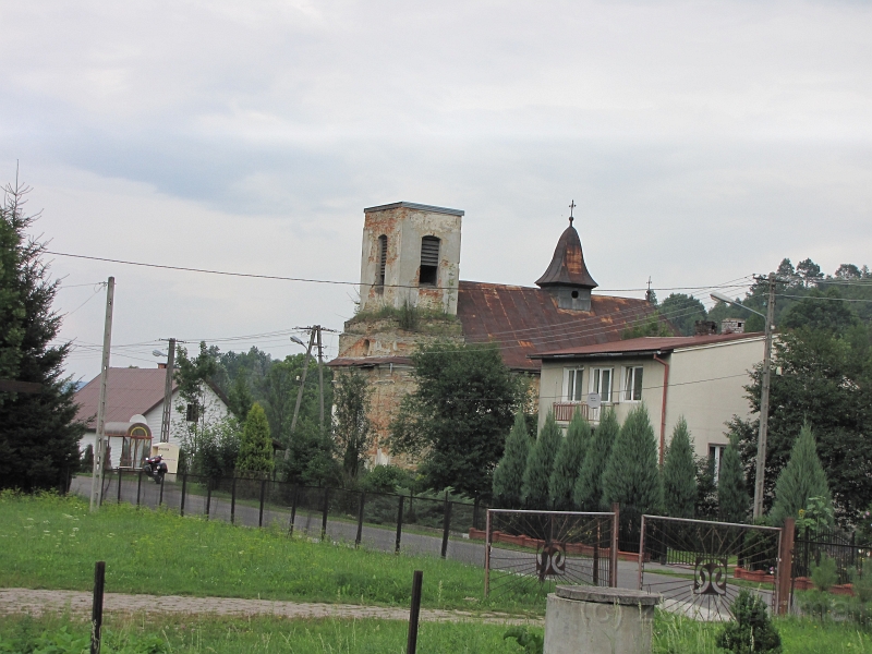 Kirche_10447.JPG - und kurz daneben die alte Kirche