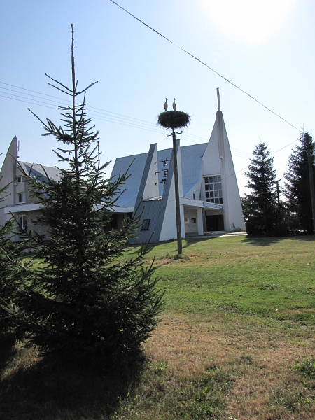 Kirche_10818.JPG - Störche passen natürlich auch!