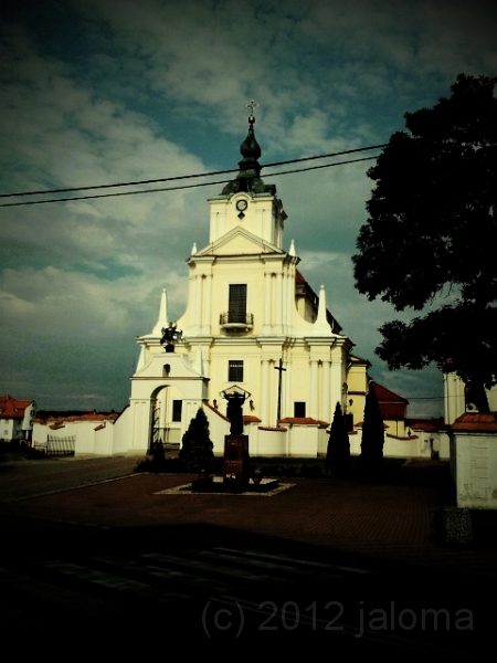 Kirche_C360_2012-08-08-15-55-57.jpg - Ein von drei Kirchen in Siedl...