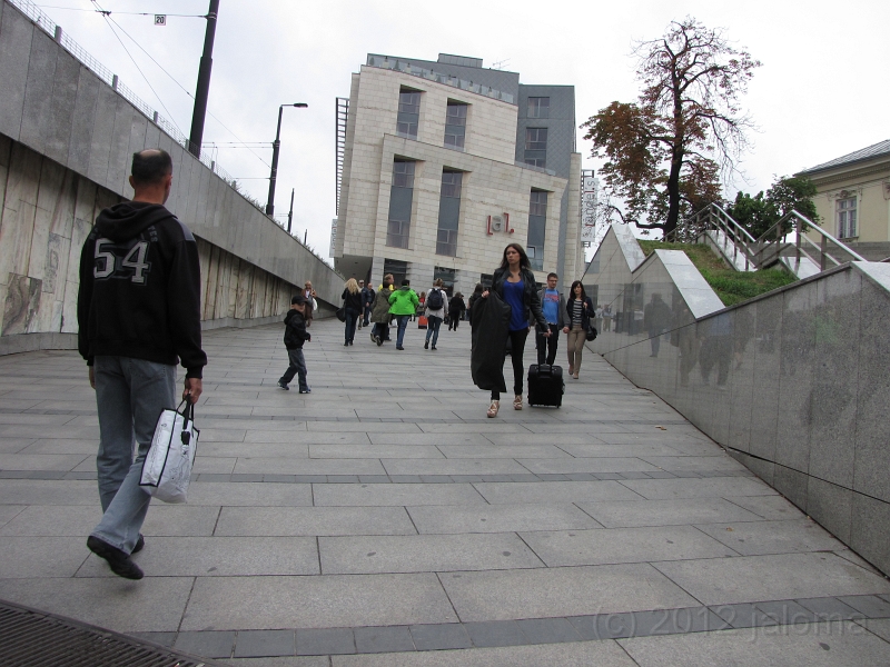 Krakau_09793_Fussgaenger_zone.JPG - Zum Bahnhof und zur Mall