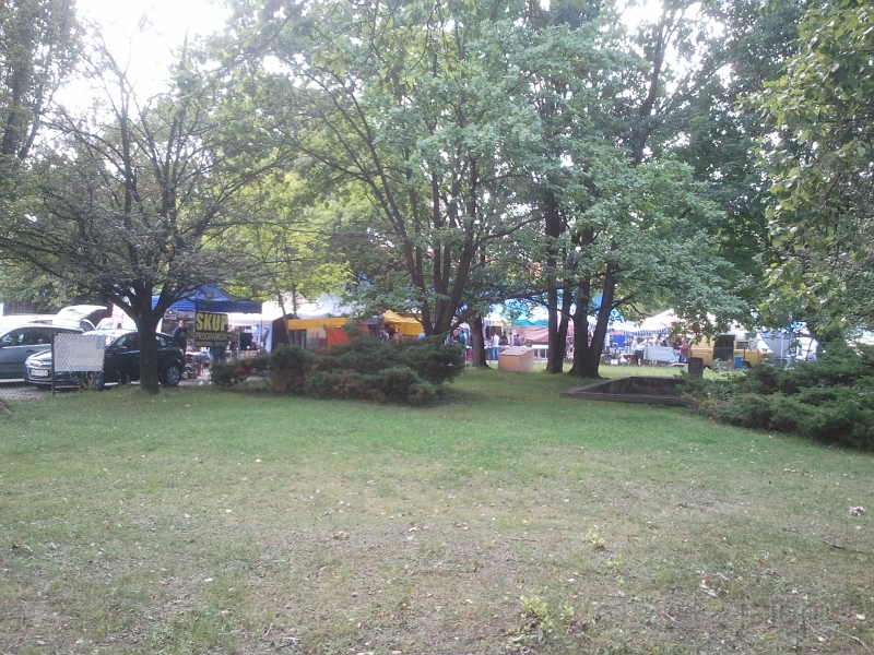 Landschaft_Warschau_Computerflohmarkt_2012-08-12_13.29.20.jpg - Flohmarkt für Komputer