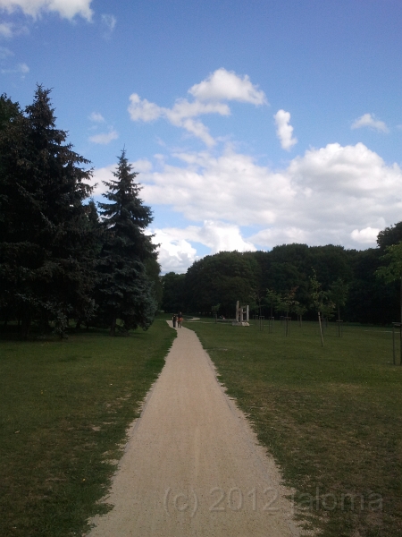 Landschaft_Warschau_Park_Wolken_2012-08-12_14.31.13.jpg - Einfach nur ein "einfacher" Park in Warschau